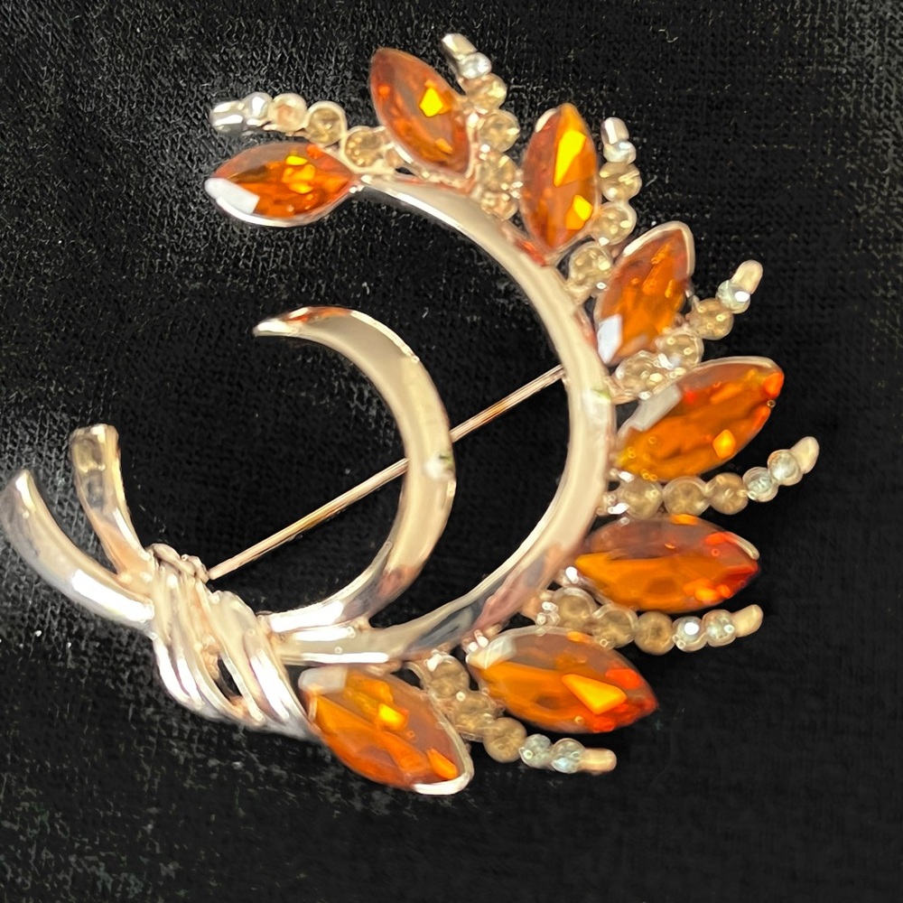 New Swag Brooche